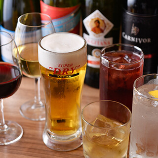 Don't miss the daily happy hour and all-you-can-drink deals!