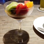 立川 鉄板焼 ステーキ 天 - ほうじ茶アイスとフルーツ