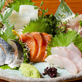 홋카이도 직송의 생선과 야채를 사용. 은혜 넘치는 일품을 맛볼 때