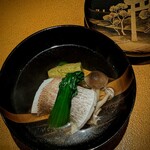 日本料理FUJI - そのお出汁を使ったお椀。花鯛の身もプリッと。