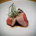 日本料理FUJI - なんと低温の油でじっくり蒸上げる。保水がハンパなく、今まで味わった金目鯛とは別物・・・別の魚と思うくらいです。