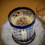 日本料理FUJI - 玉蜀黍の摺流しには玉蜀黍の髭をあしらって。　下に浅利が潜んでいます。珍しく無いようですが、食べてビックリ。芯の香りに弾ける甘さ。畑でトウモロコシを齧っているようです。