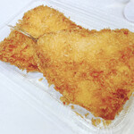 ぎゅーとら - 料理写真:衣サクサク大きな真あじフライ