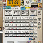 超純水採麺 天国屋 - 入口右手の券売機