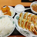 Hidakaya - ダブル餃子定食、これで760円也。