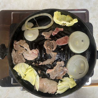 焼肉レストラン中山 - 料理写真:ジンギスカン鍋。