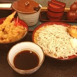 小諸そば - 満腹天丼セット590円。18日まで秋葉原周辺の3店舗で満腹セットを頼むと鳥からが1つ付くというセールをやっていたので頼んでみました。