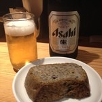 ボンマルシェ食堂 - 付き出し（？）のパンと瓶ビール