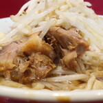 ラーメン二郎 - 豚の厚み