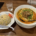 Ramen Daigaku - 玉子坦々麺と半チャーハン
