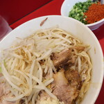 ラーメン二郎 - ラーメン半分＋ニンニク少し＋青ネギ