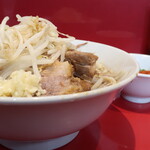 ラーメン二郎 - ラーメン半分＋ニンニク少し＋青ネギ