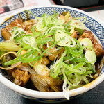 Yoshinoya - 焦がしねぎ焼き鳥丼。