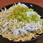 伊豆高原ビール - 釜揚げしらすと茎わさび丼