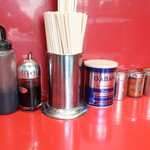 ラーメン二郎 - 卓上調味料