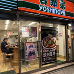 Yoshinoya - 店舗入り口。