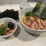 らぅめん考房 ありがた屋 - 和風坦々麺(950円)、わさびのちゃーしゅーご飯(400円)、有明産海苔増し(150円)、炭火焼豚４枚増し(350円)