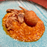 魚China YO - 【温かい料理】
                    ❷カニ爪とソフトシェルクラブ
                    揚げ物エスニックチリソース（＋300円）
                    〜パンチの効いたエスニックチリソースの絡む
                    ソフトシェルクラブにかぶりつく