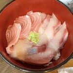 よこ田 - ランチセット 1050円
            （寿司一人前+ミックス丼