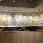 Dotoru Kohi Shoppu - 壁には広島の観光名所が描かれています