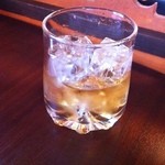 マータラ - スリランカのココナッツウイスキー（ロック、500円）