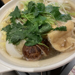 ちゃんこ千代の富士 - 下にはお肉がゴロゴロ入っていますよ〜