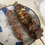 きらく - 塩でおかわり、←カシラ、ちょい食べ、→ナンコツ