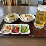 Shoufukuan - 左上：じゃこ葱豆腐¥410　上中：蒸し鶏ポン酢¥410 平日限定ビールセット¥790