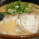 Ajiichi - ラーメン…大盛が当たり前〜(^q^)