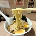 Asakusa Ramen Yoroiya - 麺あげ