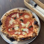 14-54 ピッツェリア - アメリカ人オーナーによるコダワリのナポリピザから《マルゲリータ 1,000円》