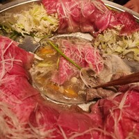 おだし 恵比寿店 - A5黒毛和牛赤身と霜降りの肉炊き鍋