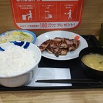 松屋 - 肉厚豚焼肉定食(プレーン)3枚盛(ライス特盛)800円