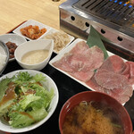 Taishuu Horumon Yakiniku Kemuriki - 