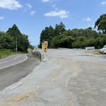 宮崎釜揚げうどん　豊宝 - 駐車場。右の建物がプレハブ跡？