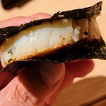 匠 進吾 - タイラギの磯辺焼きを海苔で包んで