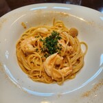 TRATTORIA HICKORY - 海老と帆立の自家製海老風味クリームソース