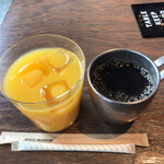 MORETHAN - オレンヂジュースとホットコーヒー。