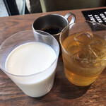 MORETHAN - 牛乳、アップルジュース、ホットコーヒー。