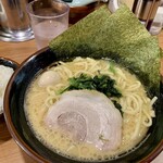 横浜家系ラーメン 一刀家 - 豚骨ラーメン