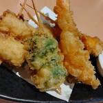 鮮魚と串焼き 鮮王 - お任せ串天ぷら（税別 590円）