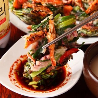 ベテランシェフが振舞う韓国料理の数々はどれも逸品！