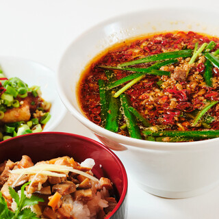 クセになる辛さの「台湾ラーメン」