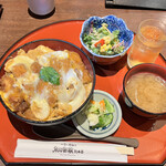 Uonuma Kamakura Souhonten - もち豚極上カツ丼（税込み１２９８円）