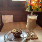 COFFEE SHOP LARAMIE - マフィンとアイスカフェオレ