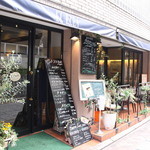 ビストロ エルエラ - 元町の仲通りに当店はございます。元町中華街駅、石川町どちらからも徒歩６分程度です。