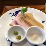 らあめん サンド - 別皿の薬味と具材！