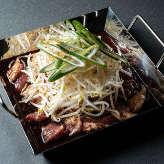 當店招牌的辣鍋！推薦特製醬油的『肉燒頸肉』
