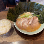 銀十 - ラーメン全部のせ(1,210円)