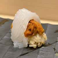 鮨まつもと - 泥障烏賊の馬糞雲丹巻　